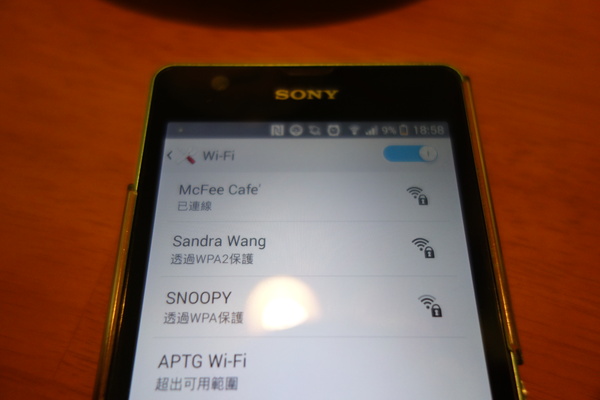 麥克菲咖啡館：1030325[官本金文愛台灣]還不能看到美國隊長2酷寒戰士先化身小小兵美國隊長到McFee Cafe'麥克菲咖啡館喝咖啡拯救地球一下