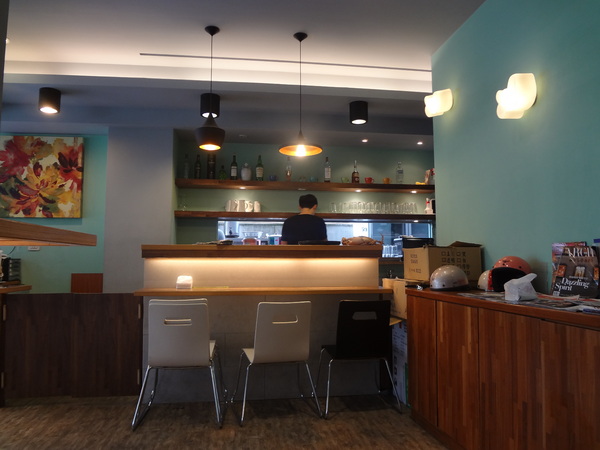 白茶趣：1020826[官本金文愛台灣]等了快一小時餐都沒有上的白茶趣又是慘淡悲慘第二雷