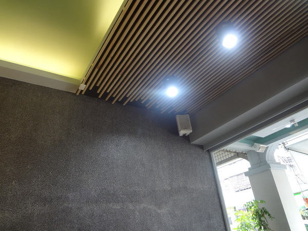 白茶趣：1020826[官本金文愛台灣]等了快一小時餐都沒有上的白茶趣又是慘淡悲慘第二雷