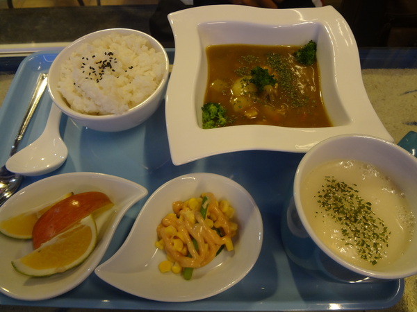 藍色地圖咖啡館：1021001[官本金文愛台灣]第三雷空有地中海風格的藍色地圖咖啡館Bule Map餐點須再加強