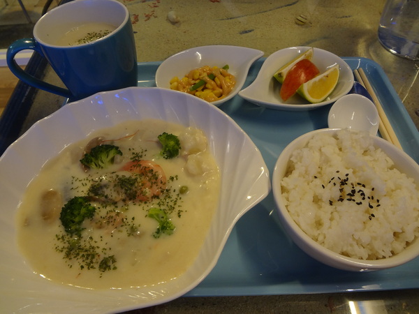 藍色地圖咖啡館：1021001[官本金文愛台灣]第三雷空有地中海風格的藍色地圖咖啡館Bule Map餐點須再加強