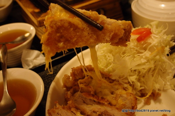 千衛和風食堂(中科店):【台中西屯】千衛和風食堂(中科店)-起司豬排瘋狂牽絲,起司愛好者的最愛!
