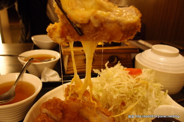 千衛和風食堂(中科店):【台中西屯】千衛和風食堂(中科店)-起司豬排瘋狂牽絲,起司愛好者的最愛!