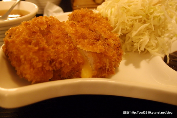 千衛和風食堂(中科店):【台中西屯】千衛和風食堂(中科店)-起司豬排瘋狂牽絲,起司愛好者的最愛!