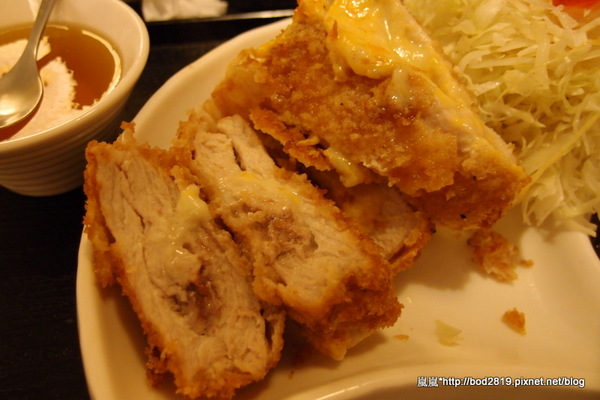 千衛和風食堂(中科店):【台中西屯】千衛和風食堂(中科店)-起司豬排瘋狂牽絲,起司愛好者的最愛!