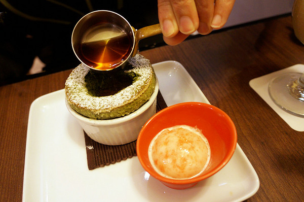 Caldo Cafe咖朵咖啡:忠孝復興♬鬧區巷弄裡法式下午茶,品嘗漫步雲端溫熱綿密舒芙蕾 Caldo Cafe咖朵咖啡