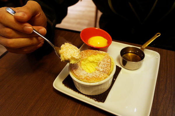 Caldo Cafe咖朵咖啡:忠孝復興♬鬧區巷弄裡法式下午茶,品嘗漫步雲端溫熱綿密舒芙蕾 Caldo Cafe咖朵咖啡