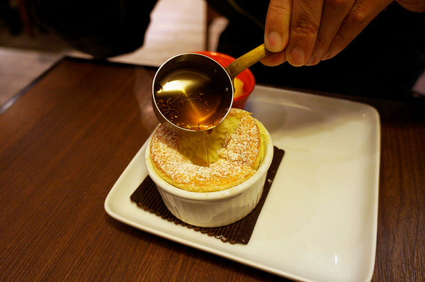 Caldo Cafe咖朵咖啡:忠孝復興♬鬧區巷弄裡法式下午茶,品嘗漫步雲端溫熱綿密舒芙蕾 Caldo Cafe咖朵咖啡