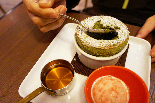 Caldo Cafe咖朵咖啡:忠孝復興♬鬧區巷弄裡法式下午茶,品嘗漫步雲端溫熱綿密舒芙蕾 Caldo Cafe咖朵咖啡