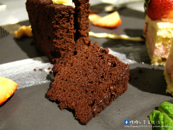 德爾芙餐廳 de reve cafe:〖台中│美食〗德爾芙餐廳 de reve cafe(民權店) ❤ 平日限定~法式甜點吃到飽!!4/30前一人只要350元,還有附薯條、沙拉及飲品~快揪姐妹們來享用貴婦等級的下午茶唷!!