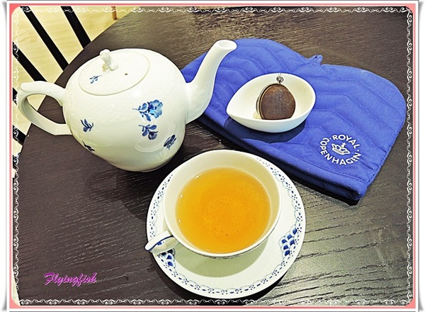 皇家哥本哈根咖啡輕食複合店 Royal Copenhagen:✜ 再訪北歐風滴咖啡館:皇冠鬆餅&小美人魚下午茶-「皇家哥本哈根咖啡輕食複合店 Royal Copenhagen」