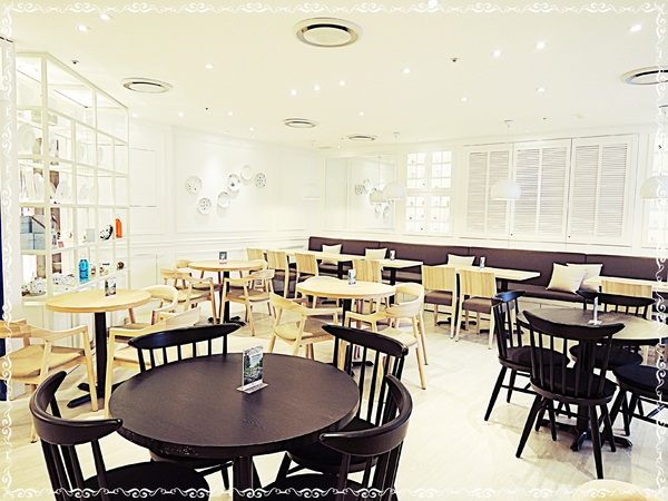 皇家哥本哈根咖啡輕食複合店 Royal Copenhagen:✜ 再訪北歐風滴咖啡館:皇冠鬆餅&小美人魚下午茶-「皇家哥本哈根咖啡輕食複合店 Royal Copenhagen」