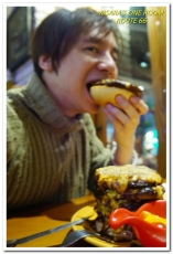 Route66 美式餐廳:東區美式.跟自己挑戰!六層高聳漢堡大胃王比賽──ROUTE 66