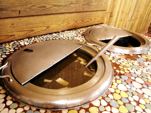 甕窯雞：【宜蘭】甕窯雞(礁溪總店)。龍眼木悶烤出美味土雞。在地古早味