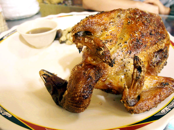 甕窯雞：【宜蘭】甕窯雞(礁溪總店)。龍眼木悶烤出美味土雞。在地古早味