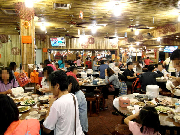 甕窯雞：【宜蘭】甕窯雞(礁溪總店)。龍眼木悶烤出美味土雞。在地古早味