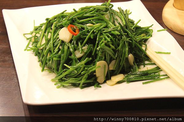 饕客Foodies：台北/內湖 內湖科學園區內，中西合併，紅磚復古混搭現代風挑高餐廳！【Foodies饕客創意台菜】捷運港墘站