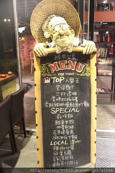 饕客Foodies：台北/內湖 內湖科學園區內，中西合併，紅磚復古混搭現代風挑高餐廳！【Foodies饕客創意台菜】捷運港墘站