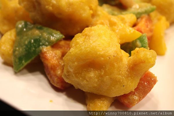 饕客Foodies：台北/內湖 內湖科學園區內，中西合併，紅磚復古混搭現代風挑高餐廳！【Foodies饕客創意台菜】捷運港墘站