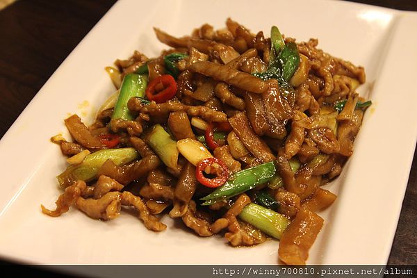 饕客Foodies：台北/內湖 內湖科學園區內，中西合併，紅磚復古混搭現代風挑高餐廳！【Foodies饕客創意台菜】捷運港墘站