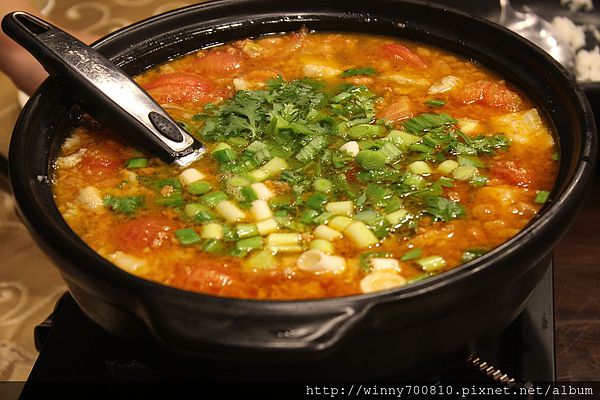 饕客Foodies：台北/內湖 內湖科學園區內，中西合併，紅磚復古混搭現代風挑高餐廳！【Foodies饕客創意台菜】捷運港墘站