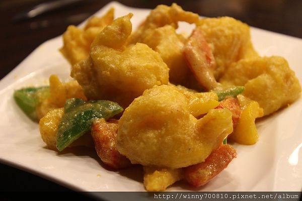 饕客Foodies：台北/內湖 內湖科學園區內，中西合併，紅磚復古混搭現代風挑高餐廳！【Foodies饕客創意台菜】捷運港墘站