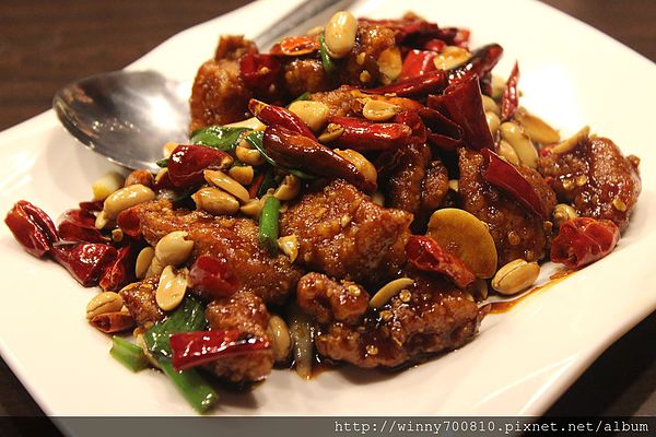 饕客Foodies：台北/內湖 內湖科學園區內，中西合併，紅磚復古混搭現代風挑高餐廳！【Foodies饕客創意台菜】捷運港墘站