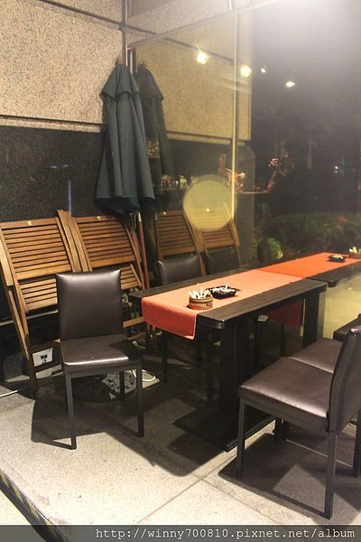 饕客Foodies：台北/內湖 內湖科學園區內，中西合併，紅磚復古混搭現代風挑高餐廳！【Foodies饕客創意台菜】捷運港墘站