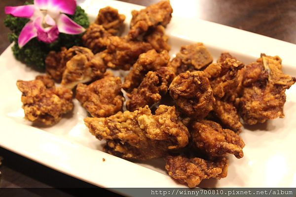 饕客Foodies：台北/內湖 內湖科學園區內，中西合併，紅磚復古混搭現代風挑高餐廳！【Foodies饕客創意台菜】捷運港墘站