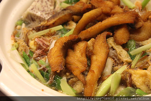 饕客Foodies：台北/內湖 內湖科學園區內，中西合併，紅磚復古混搭現代風挑高餐廳！【Foodies饕客創意台菜】捷運港墘站