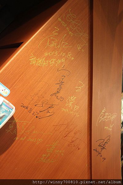 饕客Foodies：台北/內湖 內湖科學園區內，中西合併，紅磚復古混搭現代風挑高餐廳！【Foodies饕客創意台菜】捷運港墘站