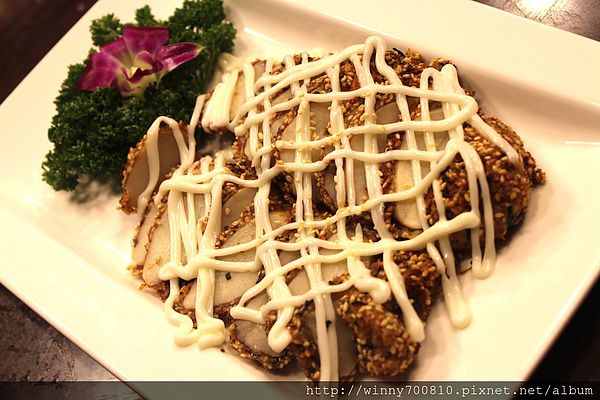 饕客Foodies：台北/內湖 內湖科學園區內，中西合併，紅磚復古混搭現代風挑高餐廳！【Foodies饕客創意台菜】捷運港墘站