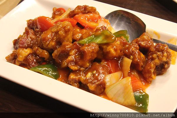 饕客Foodies：台北/內湖 內湖科學園區內，中西合併，紅磚復古混搭現代風挑高餐廳！【Foodies饕客創意台菜】捷運港墘站