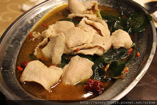 饕客Foodies：台北/內湖 內湖科學園區內，中西合併，紅磚復古混搭現代風挑高餐廳！【Foodies饕客創意台菜】捷運港墘站