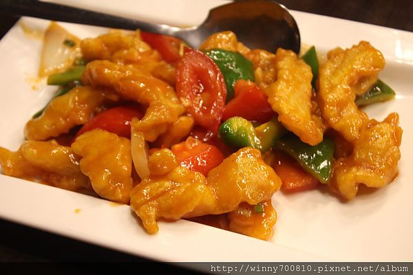 饕客Foodies：台北/內湖 內湖科學園區內，中西合併，紅磚復古混搭現代風挑高餐廳！【Foodies饕客創意台菜】捷運港墘站