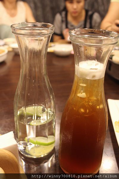 饕客Foodies：台北/內湖 內湖科學園區內，中西合併，紅磚復古混搭現代風挑高餐廳！【Foodies饕客創意台菜】捷運港墘站