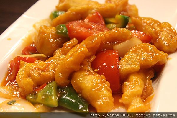 饕客Foodies：台北/內湖 內湖科學園區內，中西合併，紅磚復古混搭現代風挑高餐廳！【Foodies饕客創意台菜】捷運港墘站