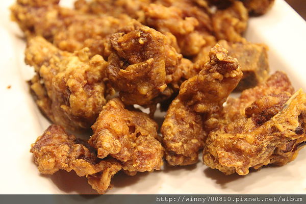 饕客Foodies：台北/內湖 內湖科學園區內，中西合併，紅磚復古混搭現代風挑高餐廳！【Foodies饕客創意台菜】捷運港墘站