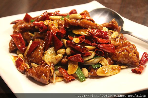 饕客Foodies：台北/內湖 內湖科學園區內，中西合併，紅磚復古混搭現代風挑高餐廳！【Foodies饕客創意台菜】捷運港墘站