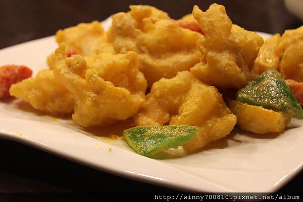 饕客Foodies：台北/內湖 內湖科學園區內，中西合併，紅磚復古混搭現代風挑高餐廳！【Foodies饕客創意台菜】捷運港墘站