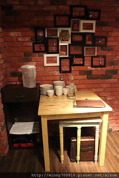 饕客Foodies：台北/內湖 內湖科學園區內，中西合併，紅磚復古混搭現代風挑高餐廳！【Foodies饕客創意台菜】捷運港墘站