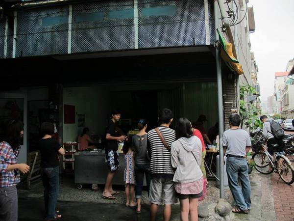 阿公阿婆蛋餅:台南排隊古早味早餐→→→超大蛋餅