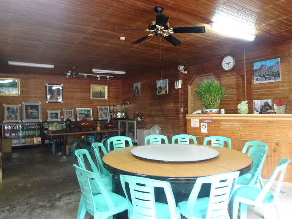 觀音山莊野菜料理：1020106[官本金文愛台灣]觀音山莊像在莊園博物館裡享受美食賞石賞魚賞花的好地方