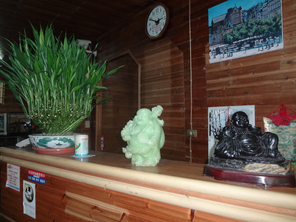 觀音山莊野菜料理：1020106[官本金文愛台灣]觀音山莊像在莊園博物館裡享受美食賞石賞魚賞花的好地方