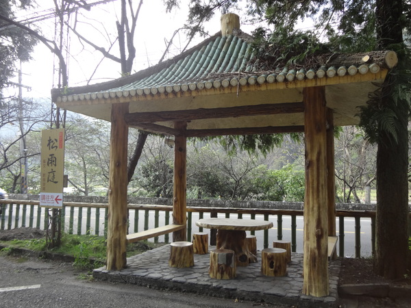 觀音山莊野菜料理：1020106[官本金文愛台灣]觀音山莊像在莊園博物館裡享受美食賞石賞魚賞花的好地方