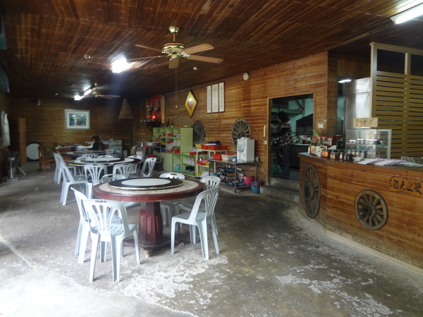 觀音山莊野菜料理：1020106[官本金文愛台灣]觀音山莊像在莊園博物館裡享受美食賞石賞魚賞花的好地方