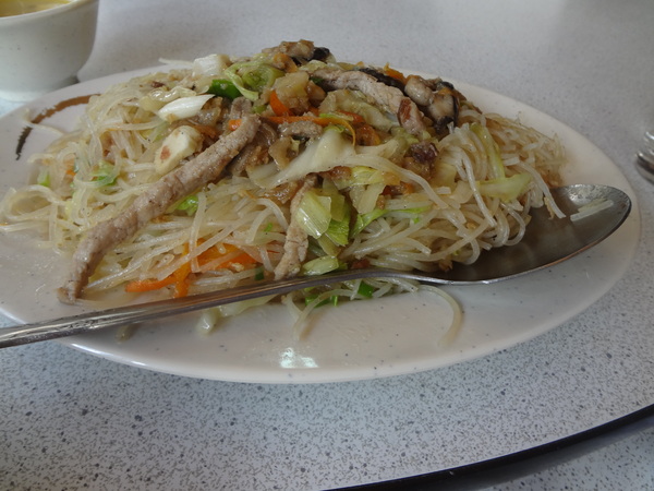 觀音山莊野菜料理：1020106[官本金文愛台灣]觀音山莊像在莊園博物館裡享受美食賞石賞魚賞花的好地方