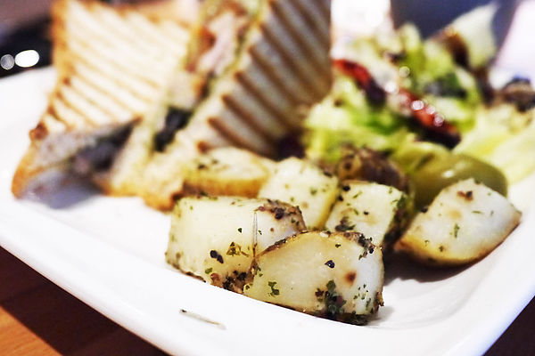 Roundabout Café：【台中。勤美商圈】Round About CAFÉ