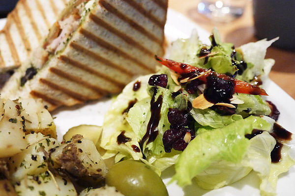 Roundabout Café：【台中。勤美商圈】Round About CAFÉ