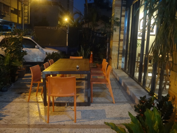 Roundabout Café：1021029[官本金文愛台灣]連超級賽亞人都愛喝超級好喝圓環咖啡Roundabout Café的招牌咖啡喝了變成超級賽亞人